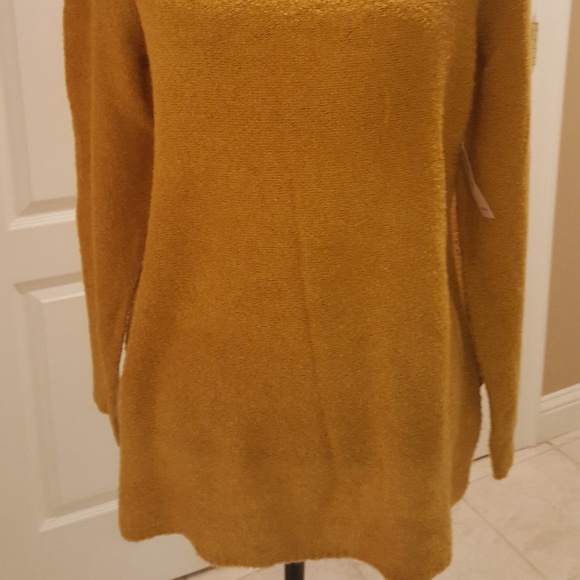 Sweater - Picture 2 of 6